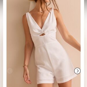 😍Francesca’s Blue rain linen blend romper!😍